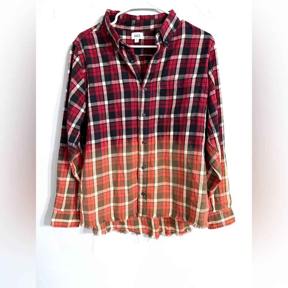 Women’s BKE‎ Buckle Red Orange Button Down Plaid Ombré Fade Shirt Raw Hem